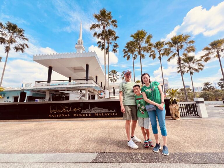 National Mosque Kuala Lumpur – cultural visit stop with private car rental.